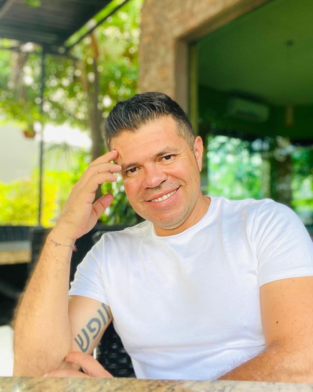 Jorge Medina se vuelve repartidor de comida por crisis de coronavirus: ‘Vendí la mitad de mis vacas’