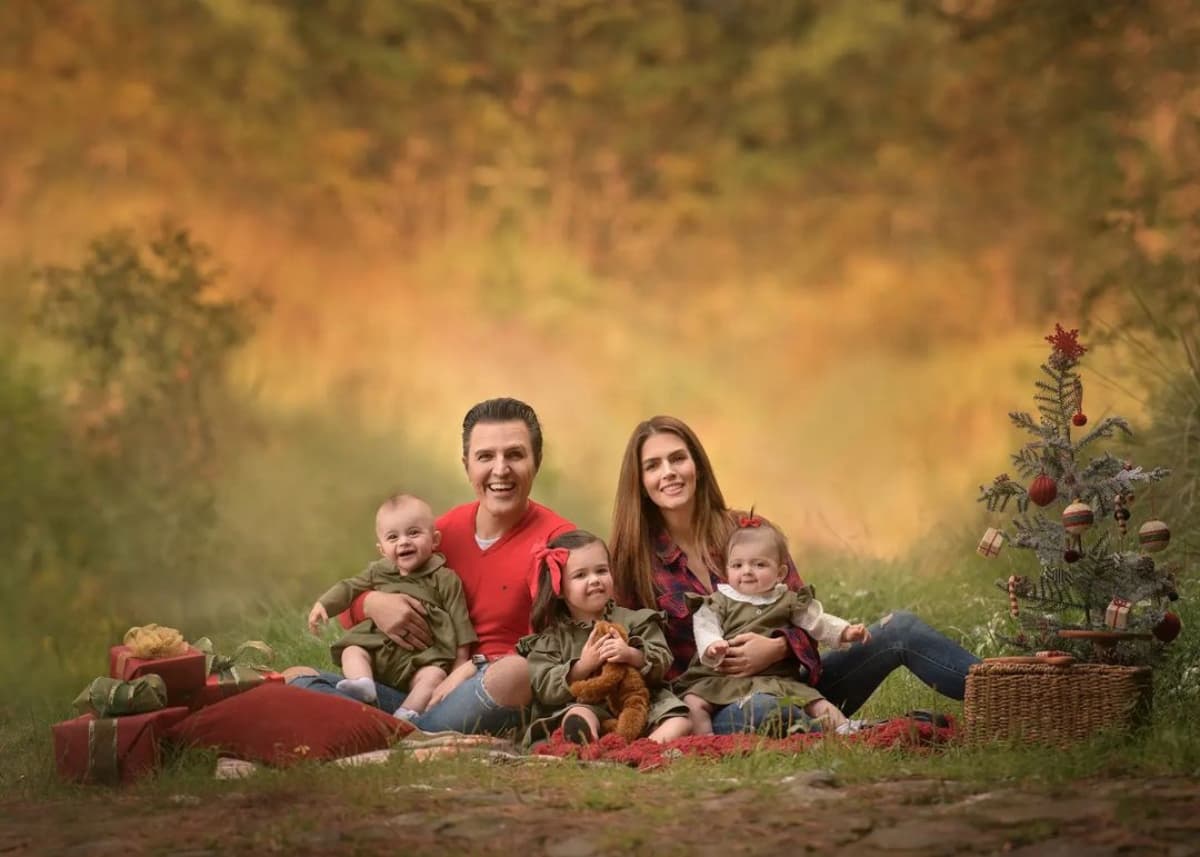 La actriz también apareció con los hijos de la exesposa de Billy Rovzar