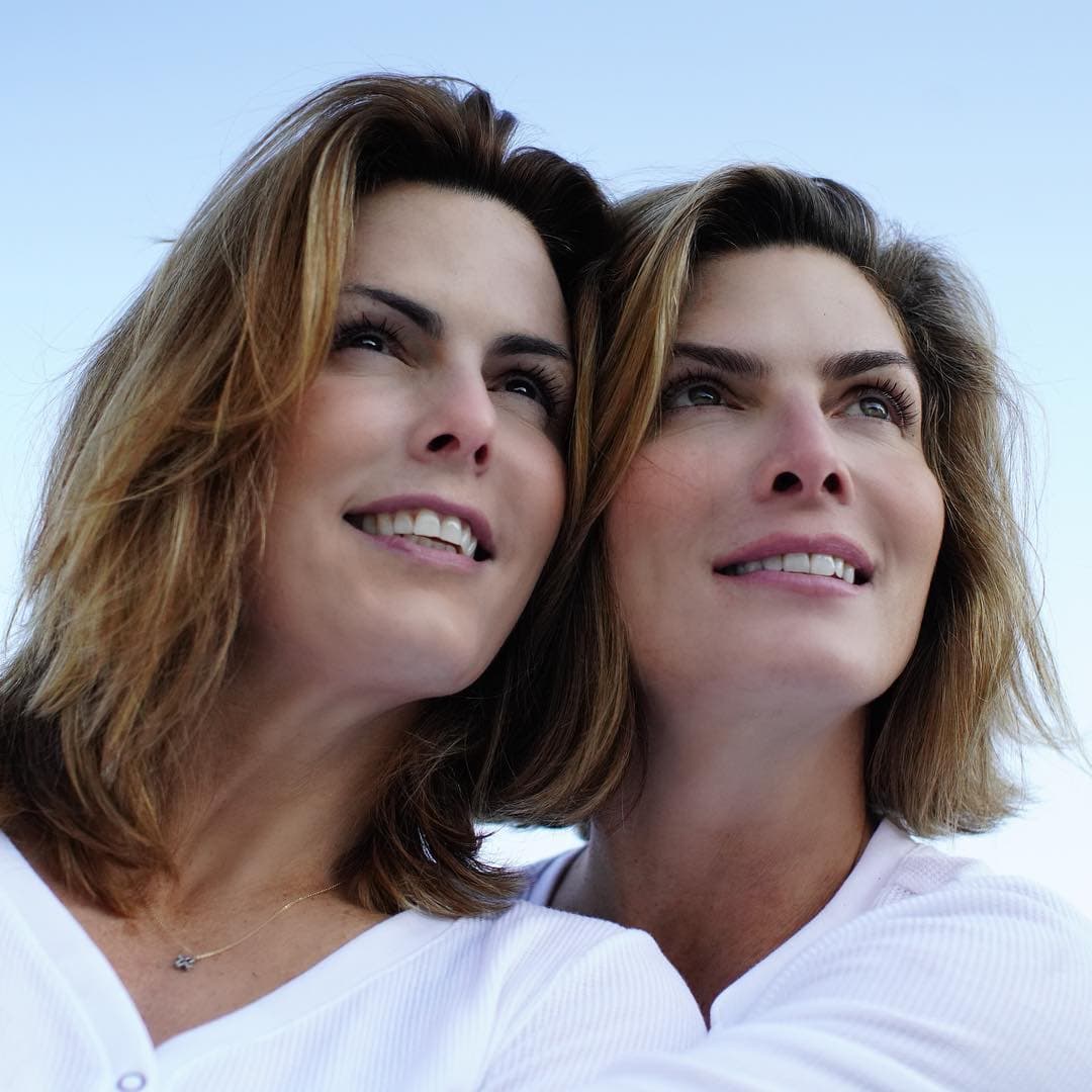 Aunque su mamá ya sabía, ella decidió mantenerlo en privado. “No lo hice públicamente, no por mi mamá... mi hermana era un poquito más... por sus hijos”, contó, “muchas cosas que no hago es por mis sobrinos, porque la presión social, porque les hagan bullying, porque ya saben que yo soy figura pública y de todo se entera todo mundo”.