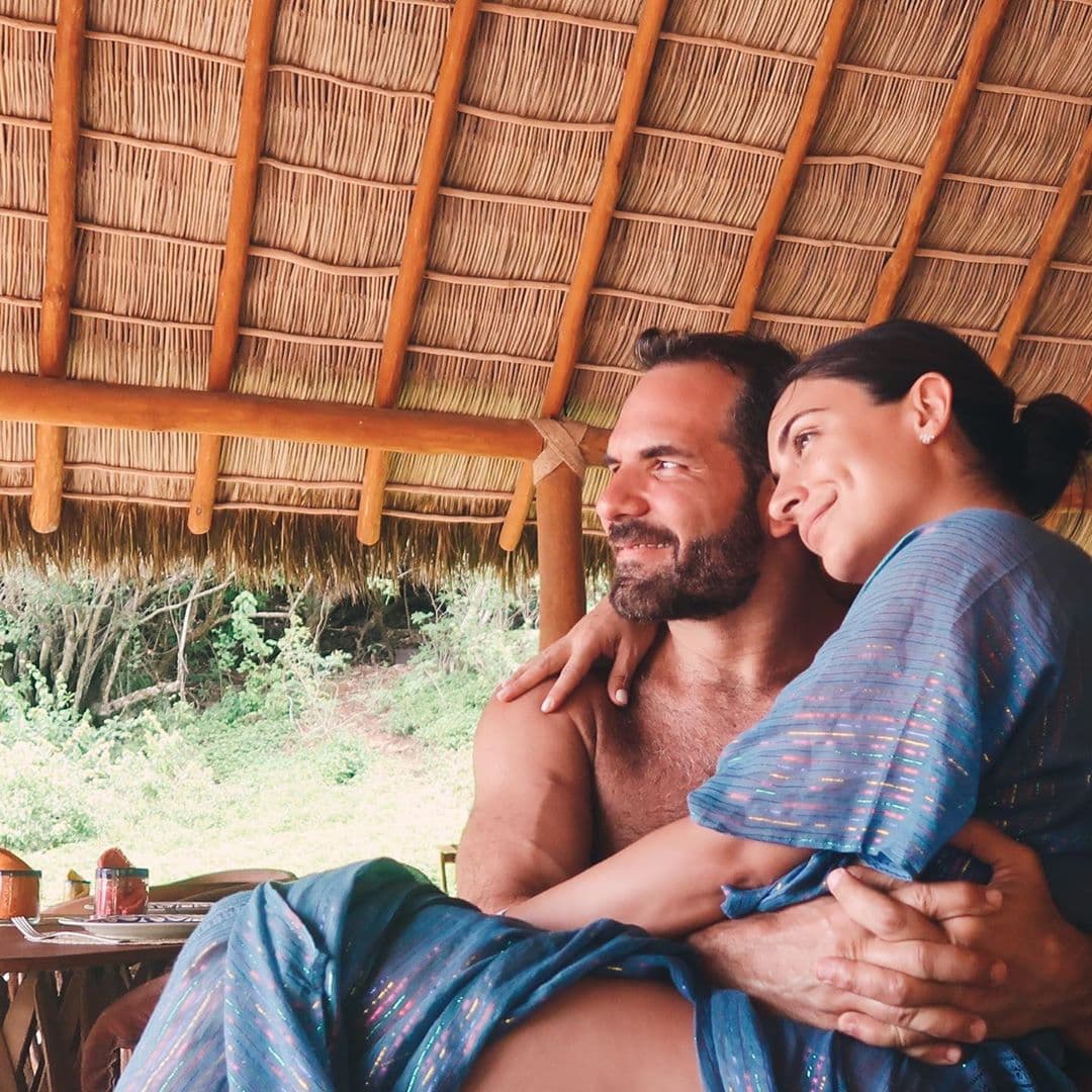 Ana Brenda Contreras sorprendió a sus millones de seguidores con la fotografía que compartió en Instagram en la que aparece entre los brazos de Zacarías Melhem, el apuesto empresario con el que había sido relacionada desde principios de 2020.