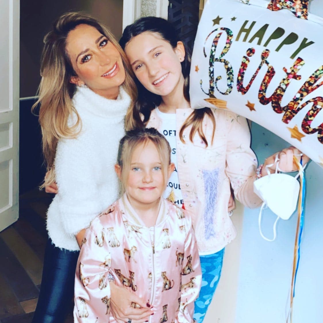 Geraldine Bazán sufre accidente en la espectacular fiesta de sus hijas