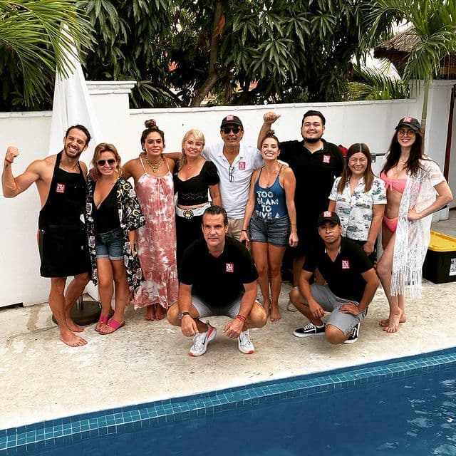 Fue a través de su cuenta oficial de Instagram que la tapatía compartió varias fotografías en las que aparece sola, con sus compañeros de emisión y hasta con Paola Carus, expareja de su esposo Fernando Reina.