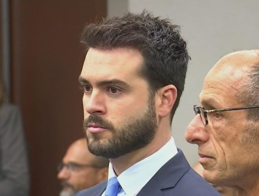 31 de marzo: el actor sinaloense, Pablo Lyle, fue detenido en el aeropuerto de Miami luego de golpear a Juan Ricardo Hernández, de 63 años, y dejarlo inconsciente durante un conflicto vial en la carretera Dolphin Expressway, en Florida.