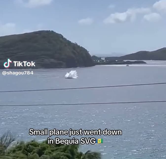 Tras el choque, una gran cantidad de agua salió del mar.