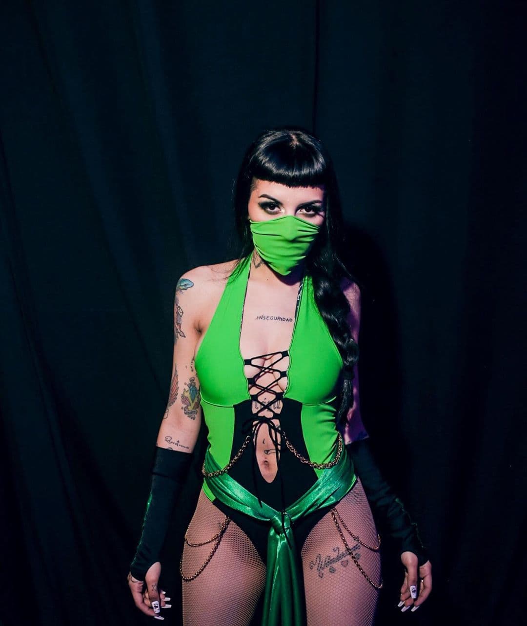 Cazzu estrena la versión en vivo de 'Penas y Problemas'