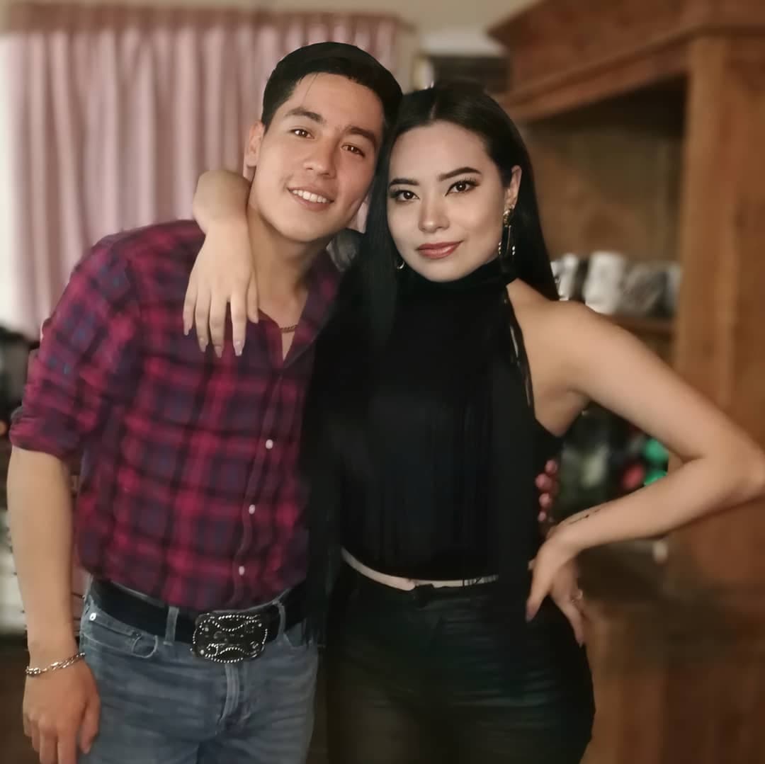 En su canal de YouTube, la cantante no solo comparte videos de sus interpretaciones, también ha mostrado la gran amistad que conserva con su excompañero de emisión, Hiroshi.