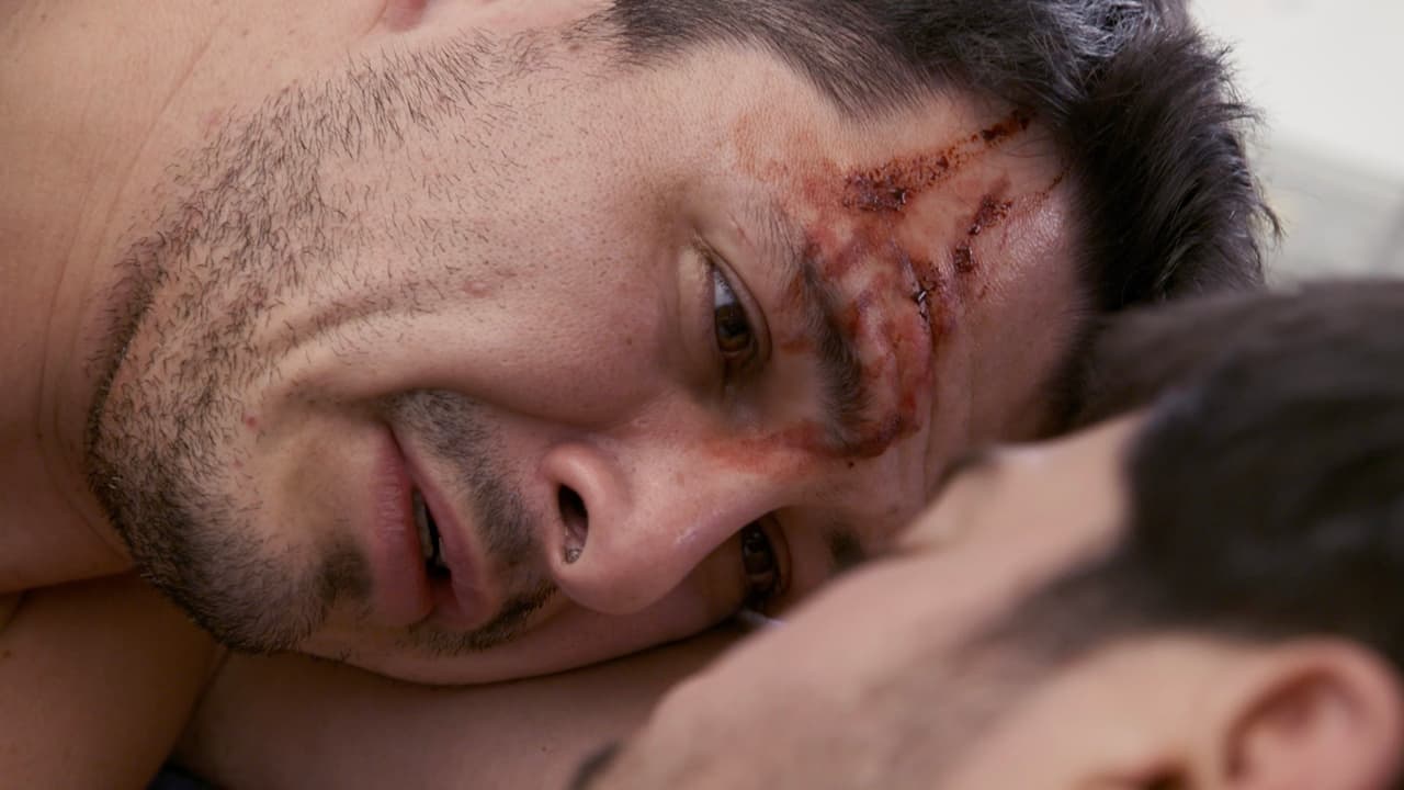 Toño le pide a la doctora salvar la vida de su amigo, quien está inconsciente.