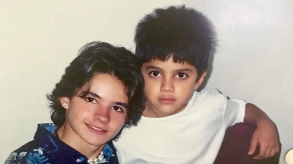 Desde muy joven, Eleazar Gómez descubrió su pasión por la actuación, debutando como actor a los cinco años en la película 'Mi querido viejo', junto a Alejandro Fernández y Vicente Fernández.