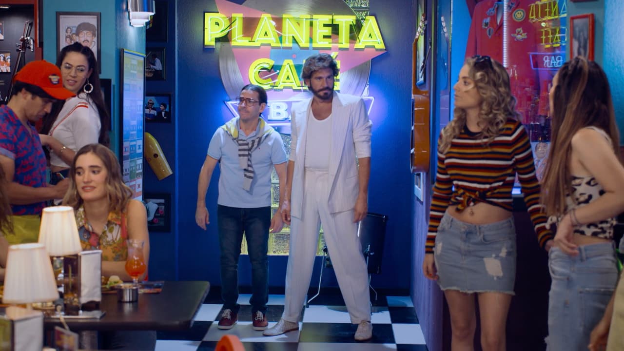 Simón se caracterizó como George Michael, muy de los 80´s.