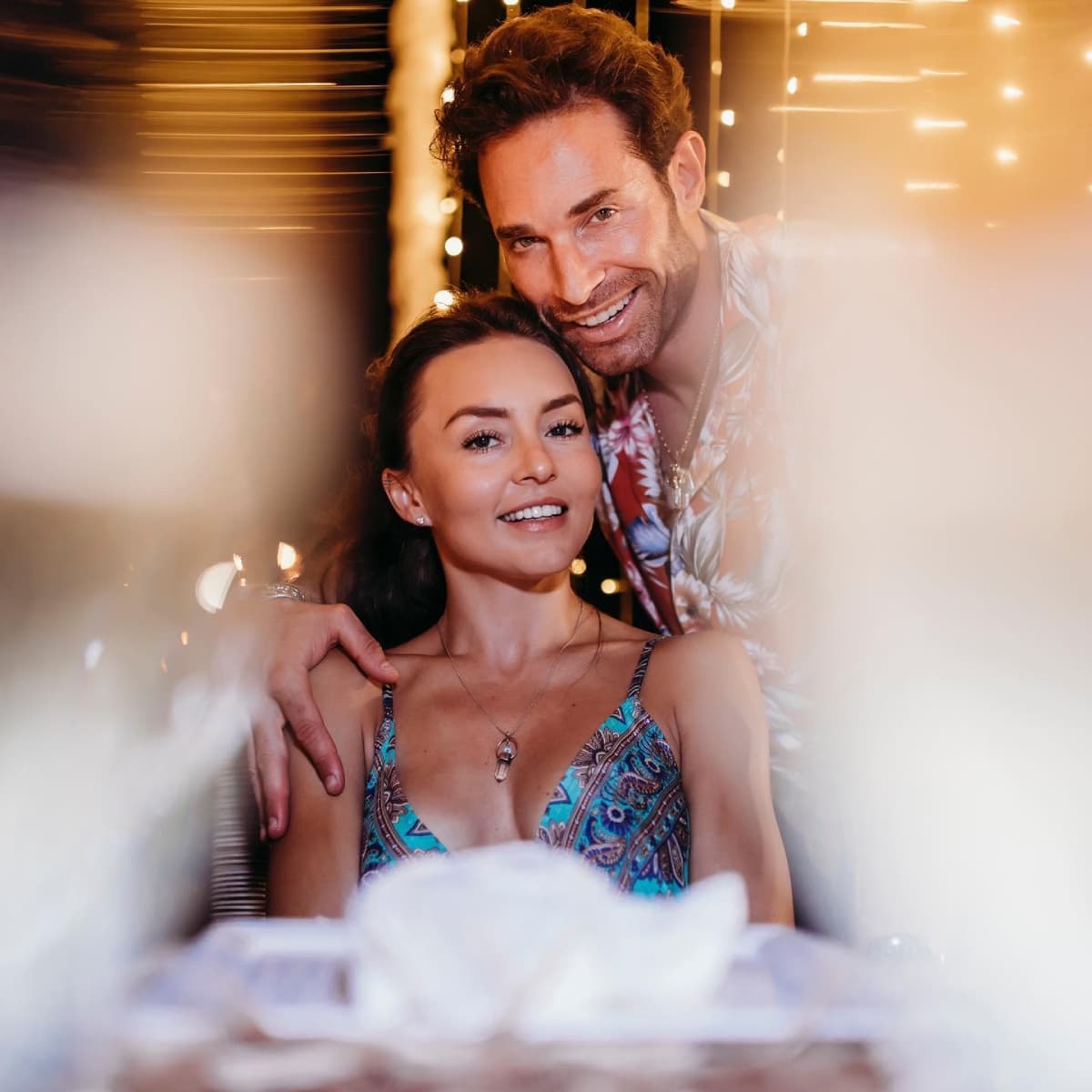 Sebastián Rulli deja atónita a Angelique Boyer con foto desde la playa