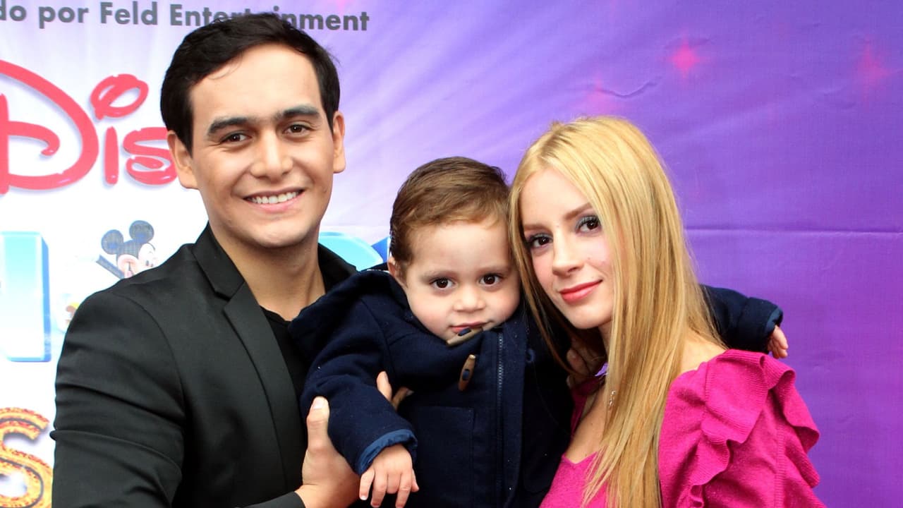 Imelda Tuñón se casó con Julián Figueroa Julián Figueroa junto a Imelda Tuñón y su hijo José Julián