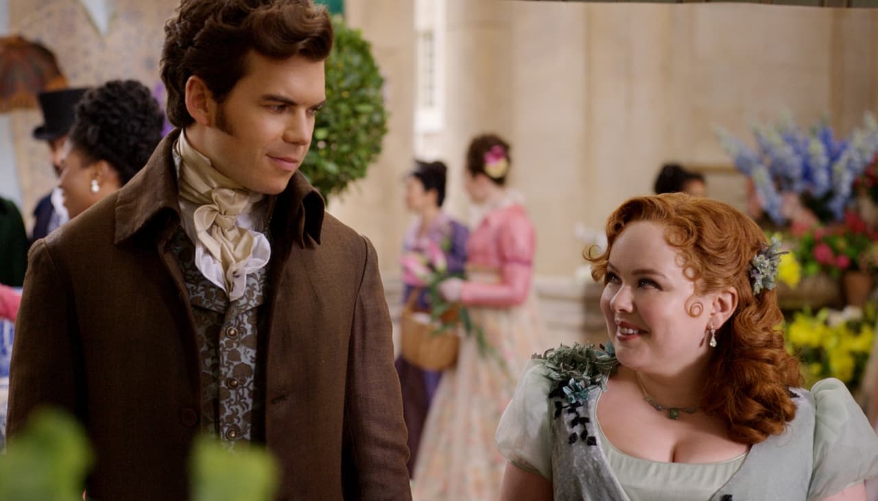 Luke Newton (Colin Bridgerton) e Nicola Coughlan (Penelope Featherington) em "Bridgerton 3"