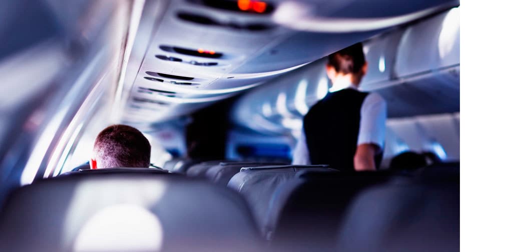 Con las vacaciones el avión es el medio de transporte más eficaz para viajes largos.
