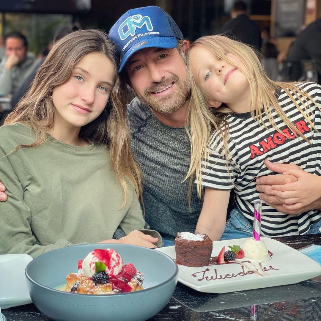 Gabriel Soto publica foto inédita de su fallecida mamá e impacta al ser idéntica a su hija Elissa