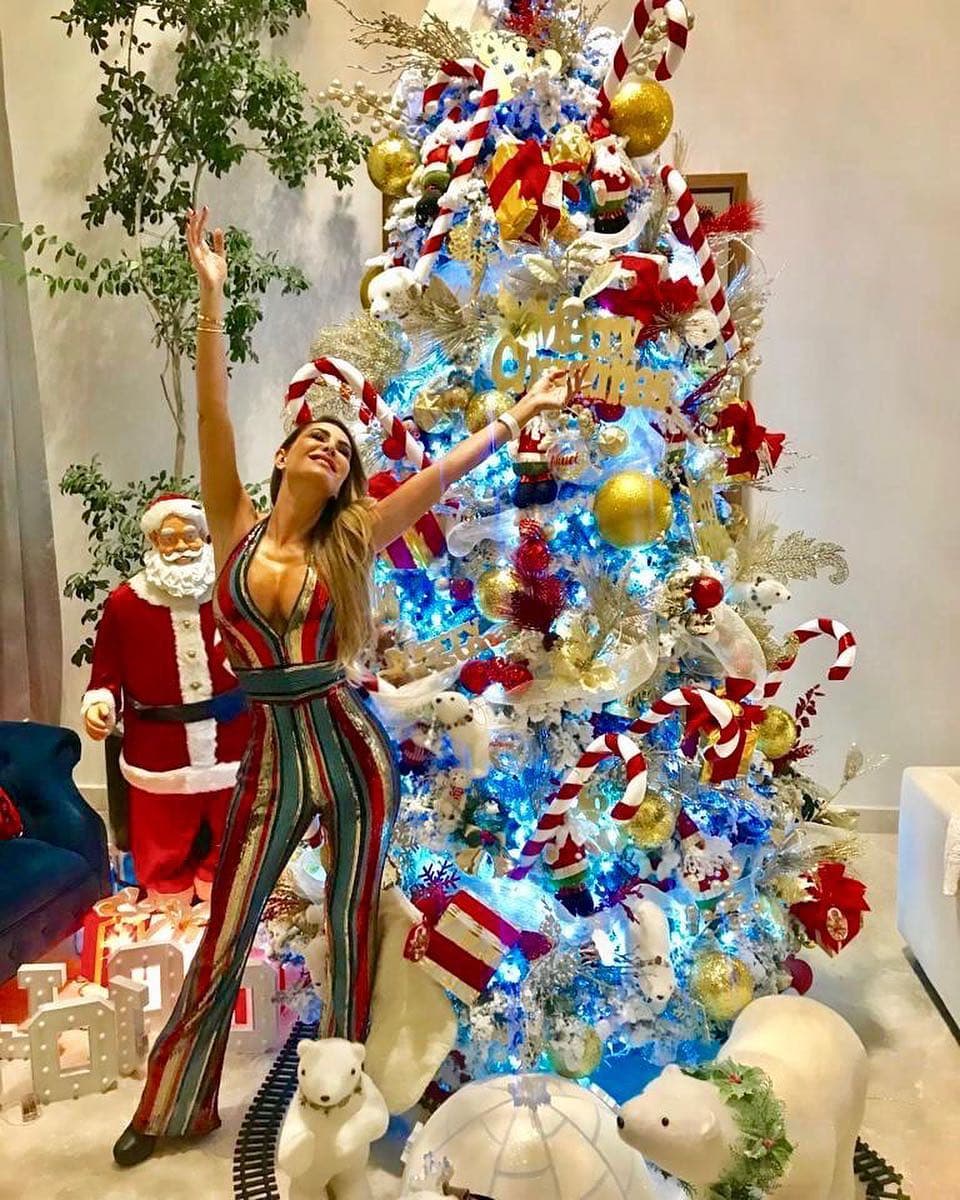Ninel Conde presumió cuerpazo y su elegante árbol en Instagram