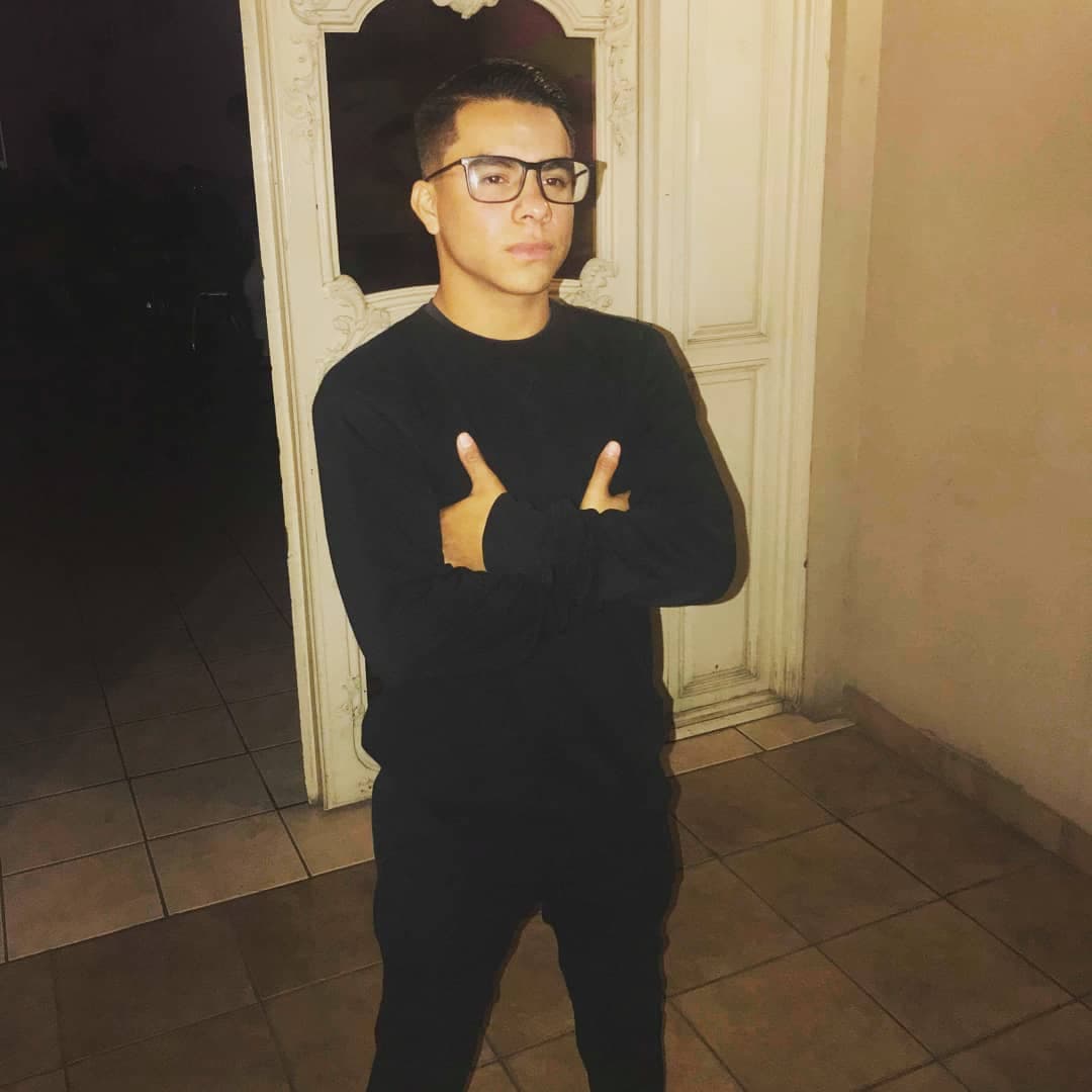 Jorge no solo deja ver su pasión por el baile en redes sociales, también cuenta con un canal de YouTube con casi 300 suscriptores.