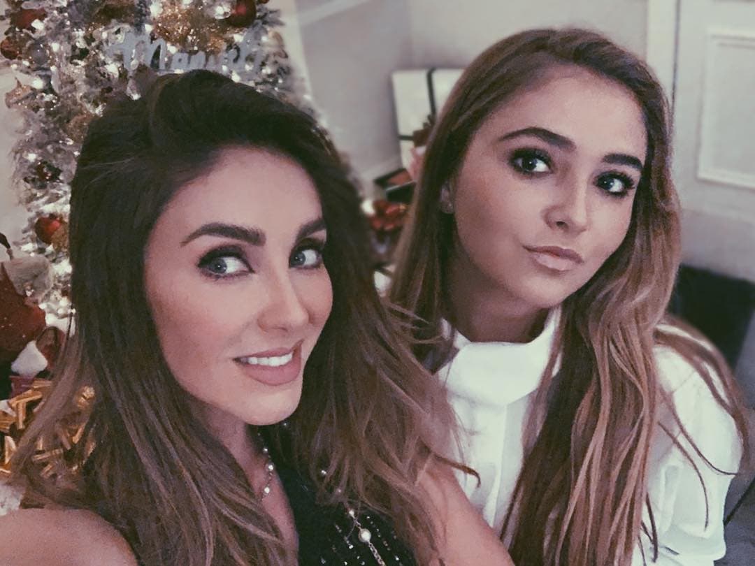 No es la primera ocasión que Ana Paula y Anahí se vuelven tendencia por lucir casi idénticas; a principios de septiembre, la joven celebró su cumpleaños 17 con una fiesta en la que le llovieron piropos que dejaban claro que cada día luce más parecida a su tía.