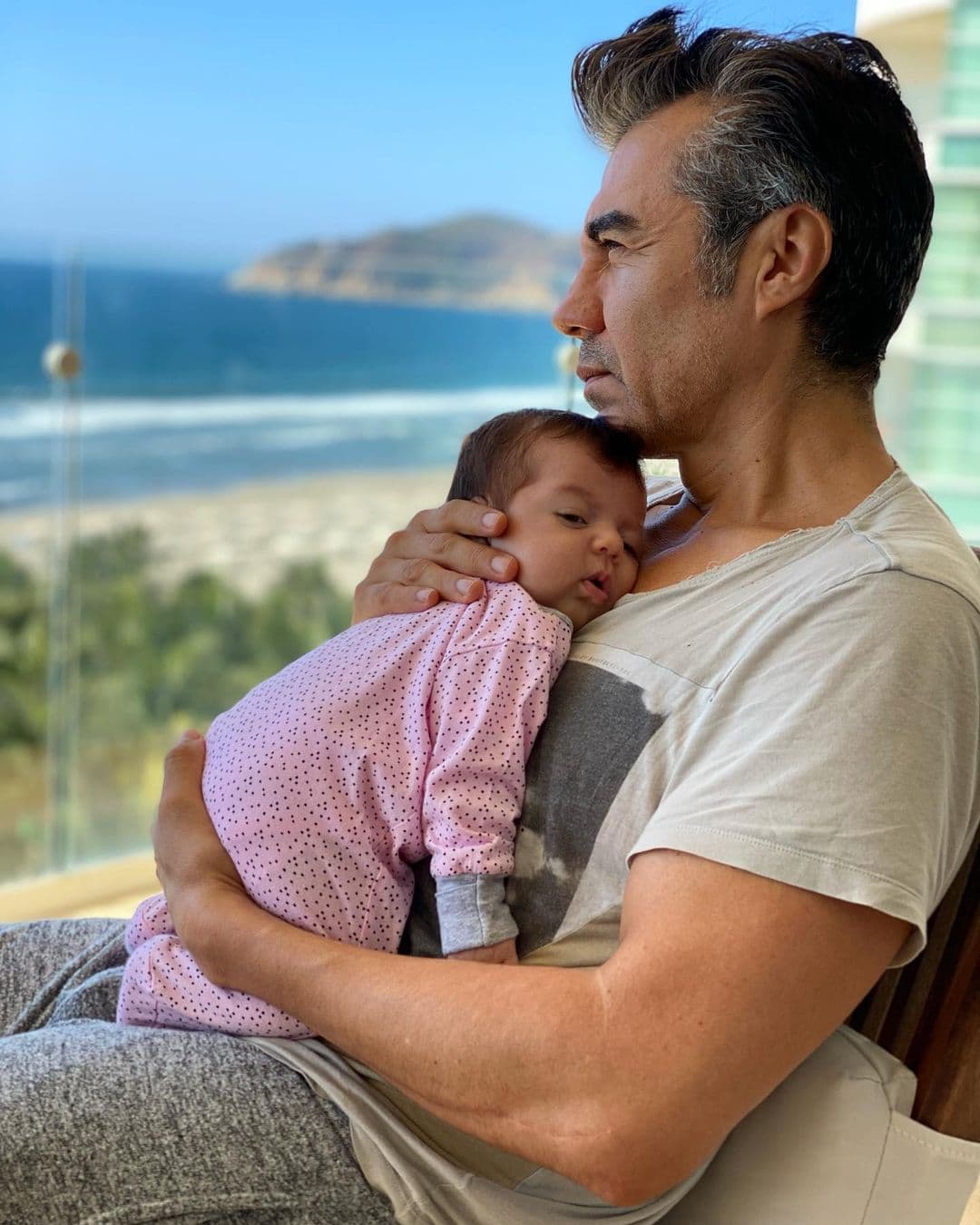 Adrián Uribe destapa quién es el verdadero padre de su hija Emily y así reacciona su prometida