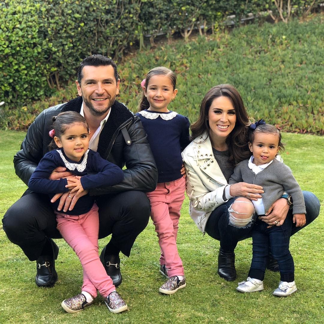 Jacqueline Bracamontes completará su familia con la llegada de sus gemelas