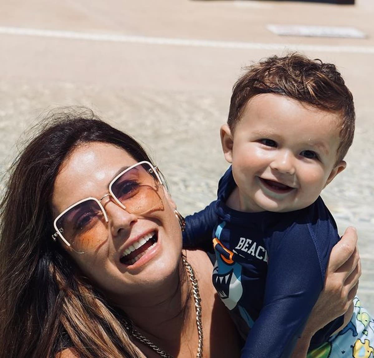 Mariana Echeverría demuestra con una foto que su hijo Lucca es su clon.