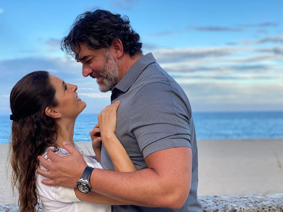 Mayrín Villanueva, nuestra 'Silvita', es la esposa del también actor Eduardo Santamarina con quien compartió créditos en una ocasión en 'Vecinos', siendo uno de sus galanes. Además, tienen una hija en común llamada Julia.