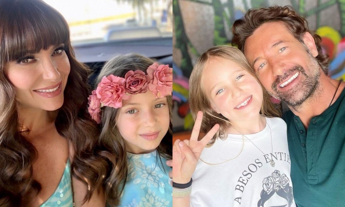 Las pequeñas tienen la misma edad y atraen miradas