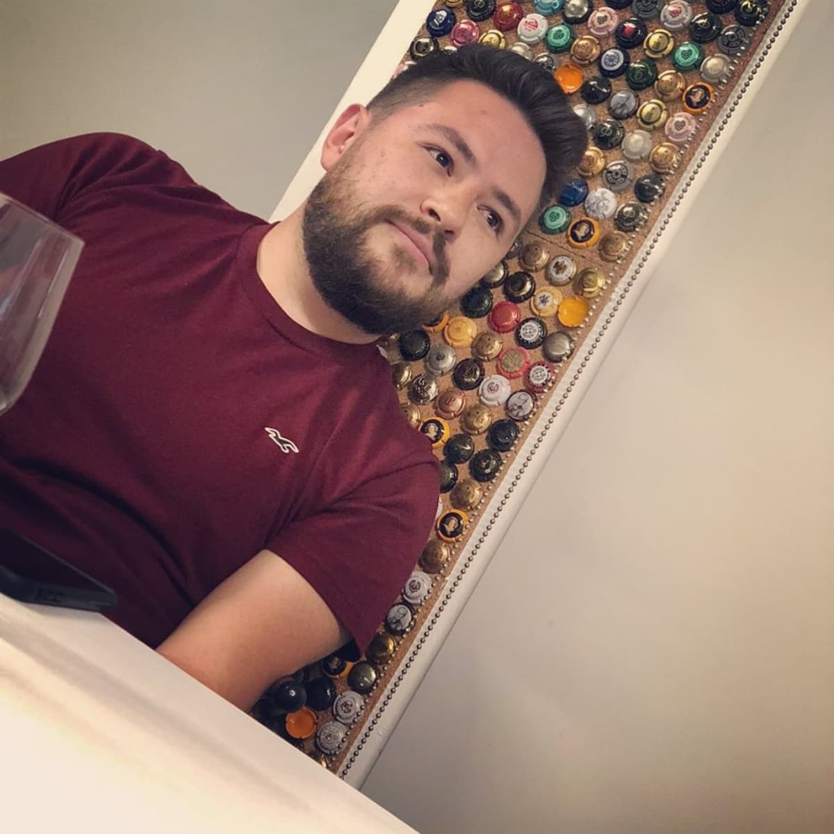 Sergio Guerrero vive en la Ciudad de México y a través de las redes sociales comparte detalles de su vida privada, desde sus viajes hasta su relación amorosa.