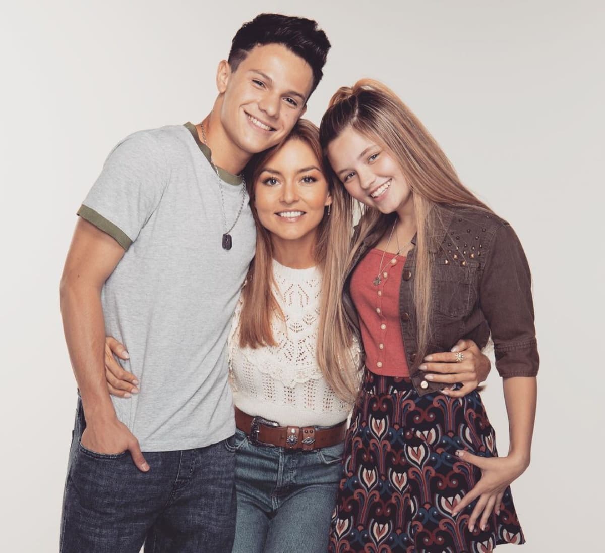 Angelique Boyer conmueve al confesar qué actriz de ‘El Amor Invencible’ es su consentida