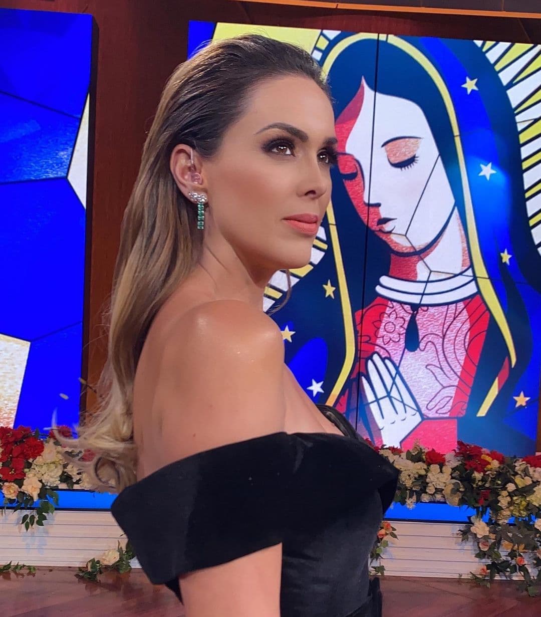 Jacky Bracamontes agradeció en su mensajes por las bendiciones de La Virgen: "Virgencita hermosa! Hoy es tu día... Felicidades!!! Gracias por tantas bendiciones... síguenos cubriendo con tu manto. Te amamos!!!".