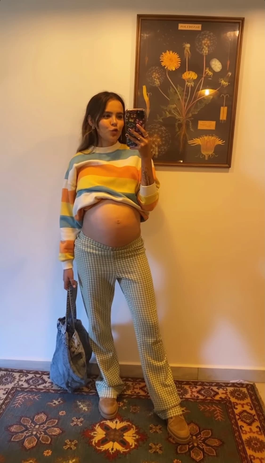 Y aunque hasta la fecha son pocos los detalles los que Yuya ha compartido sobre su dulce espera, la empresaria dejó entrever en un video de YouTube que se encontraba en su sexto mes de gestación, pues el conteo comenzó en enero de 2021.