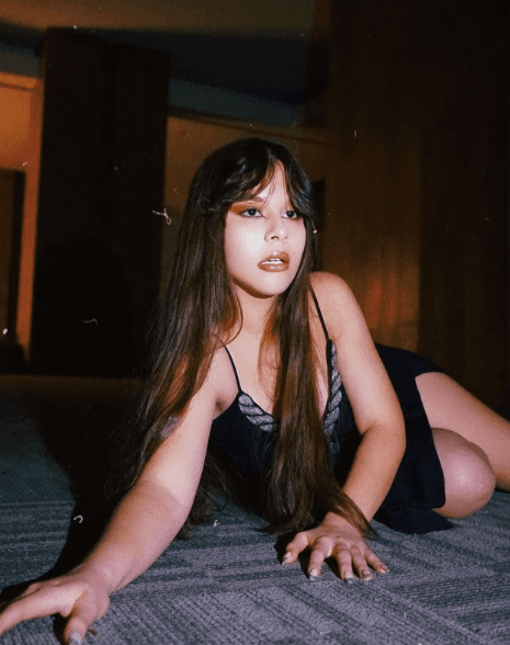 Además, la joven ha demostrado tener gran interés por la moda y constantemente comparte imágenes luciendo prendas que van con las últimas tendencias.