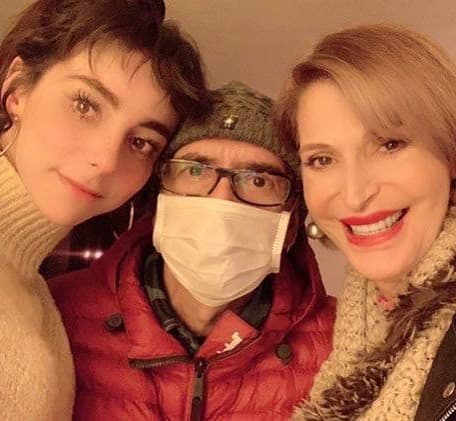 Además, aprovechó la oportunidad para fotografiarse junto a Natalia Téllez.