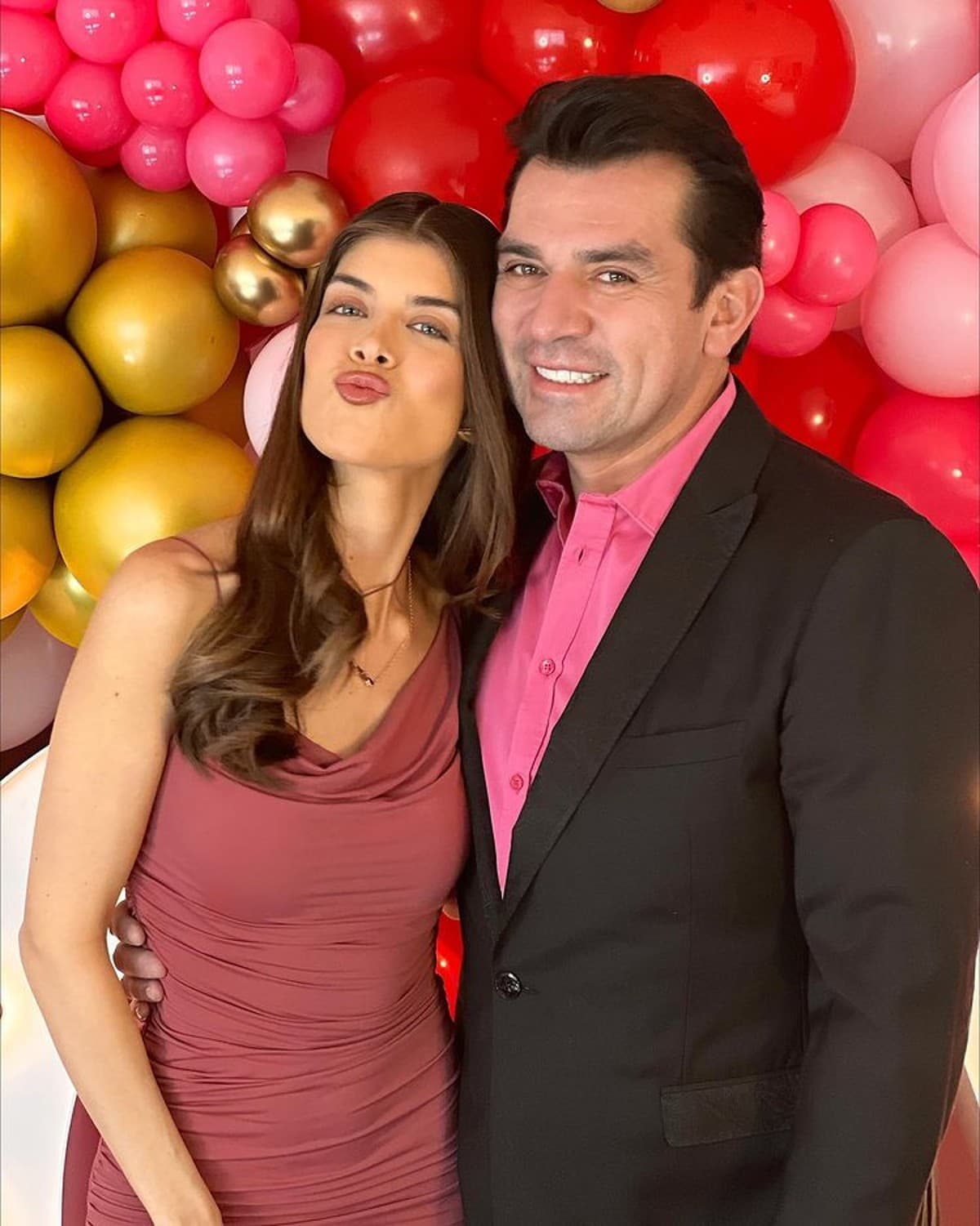 Gabriela Cataño es la hija mayor de Jorge Salinas. La joven, de 26 años, es maquillista profesional, psicóloga y nutrióloga, sin embargo, en 2019 decidió seguir los pasos de su papá, debutando como actriz en la película ‘Cuento de Navidad’.