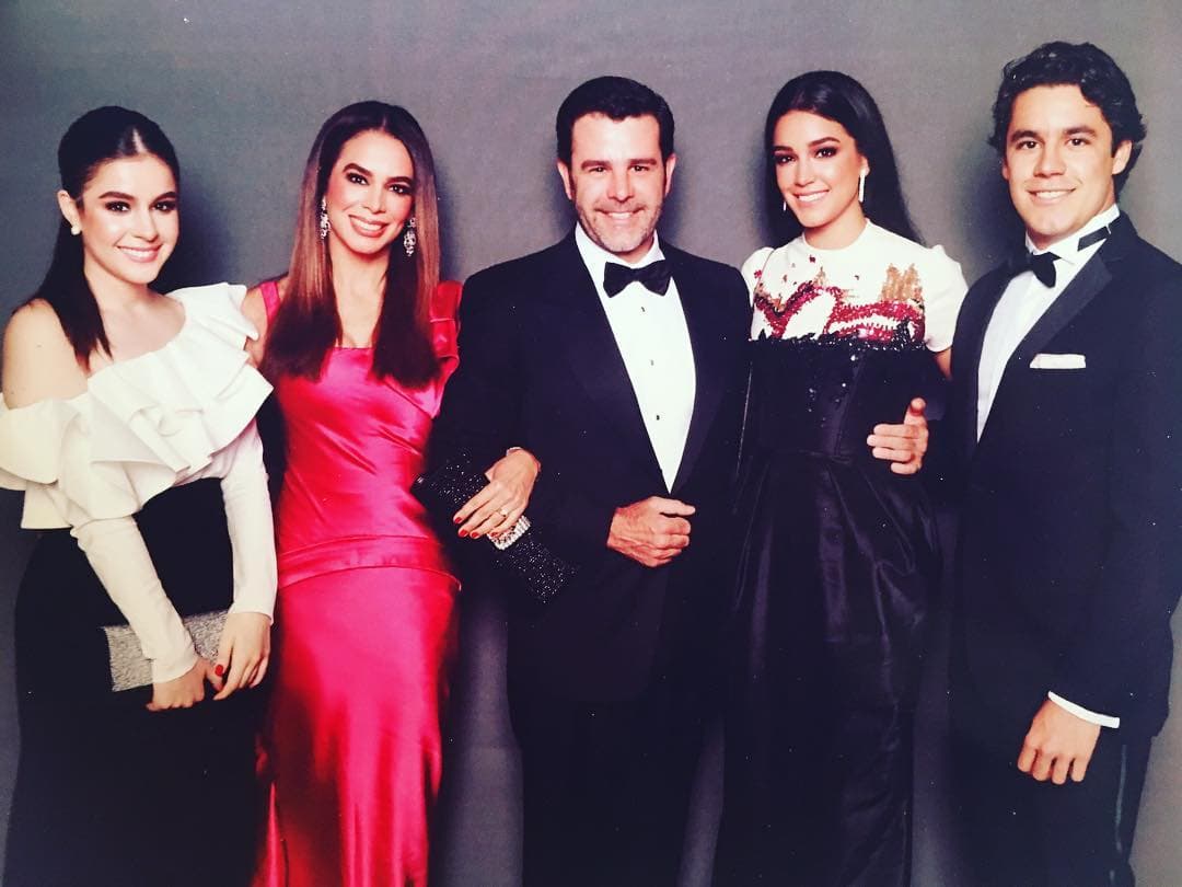 Los hijos de Eduardo Capetillo y Biby Gaytán sorprenden por el gran parecido físico que tienen con sus padres, incluso los fans les han preguntado si seguirán los pasos de las estrellas de telenovelas en la actuación.