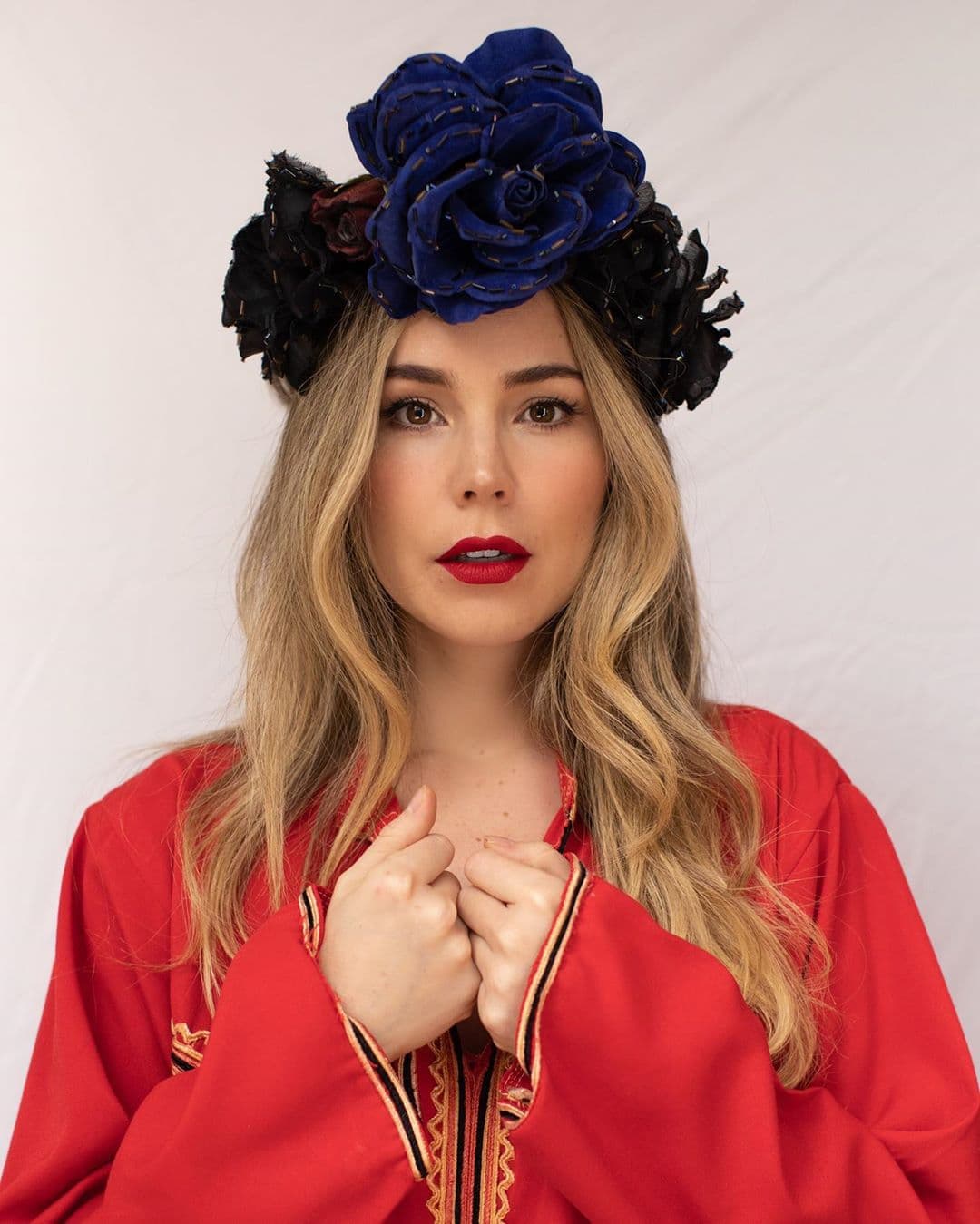 Camila Sodi impactó en redes sociales al aparecer con diminuto bikini durante sus vacaciones en playas mexicanas, hecho que aplaudieron varios famosos