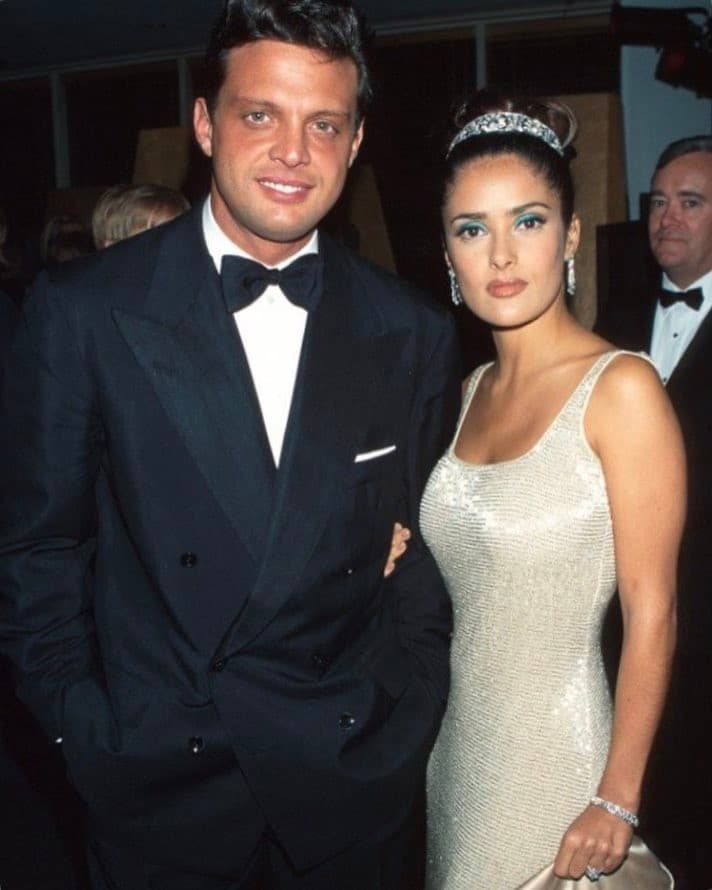 Salma Hayek asistió a los premios Oscar acompañada de Luis Miguel en 1997.