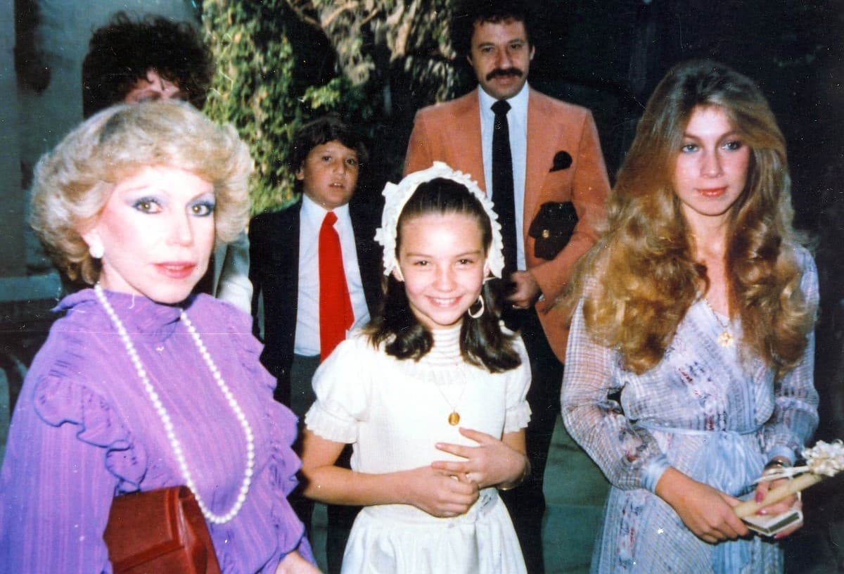 Thalía acompañada de su mamá Yolanda y Ernestina Sodi.