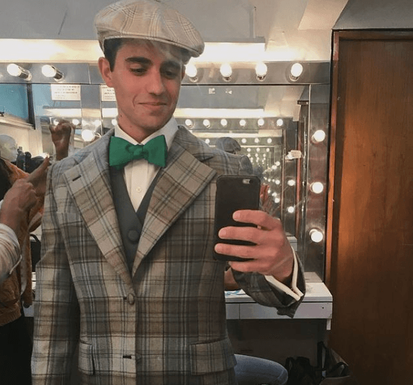 Luis Javier Duhart es un actor y cantante mexicano que ha destacado por aparecer en obras de teatro como 'Los Locos Adams'.