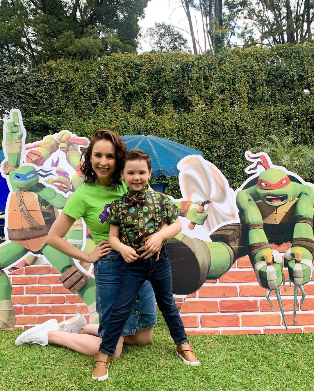 Andrea Torre no solo vive el éxito gracias a su actuación en la serie ‘Una familia de Diez’, donde da vida a ‘La Nena’; también tiene una vida plena y feliz al lado de su familia, a la cual presumió en las fotografías que compartió en redes sociales de la tremenda fiesta temática que organizó para el cumpleaños número 5 de su hijo Federico.