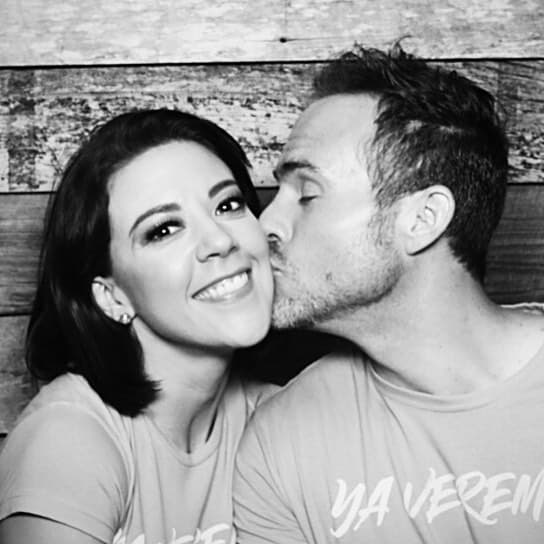 Sin embrago, su historia de amor fue contada por la pareja en 2018, la cual, dijeron, comenzó cuando el actor acudió a una obra de teatro en la que Castillo participaba y aunque la química entre ellos fue evidente nada pasó porque, en ese entonce, él estaba en medio de una relación.