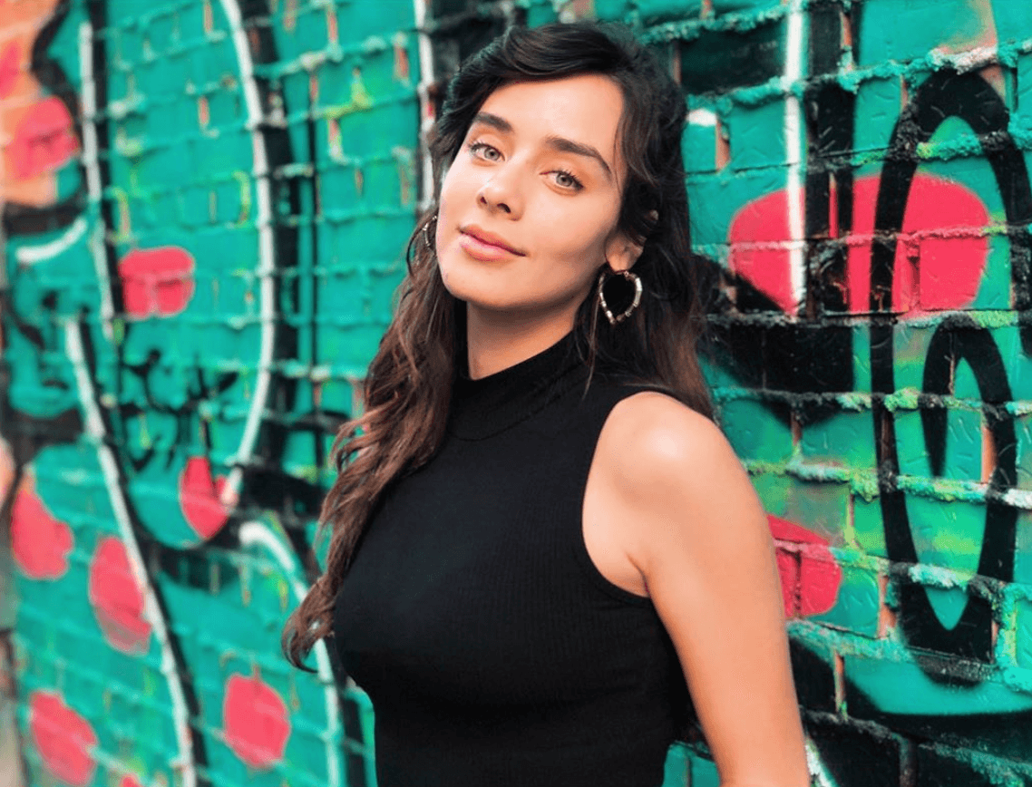 En julio de este año, Esmeralda compartió en redes sociales una imagen en la que aparece completamente desnuda, sin maquillaje, ni filtros ni retoques. Todo con el objetivo de enaltecer la belleza del cuerpo humano al natural.