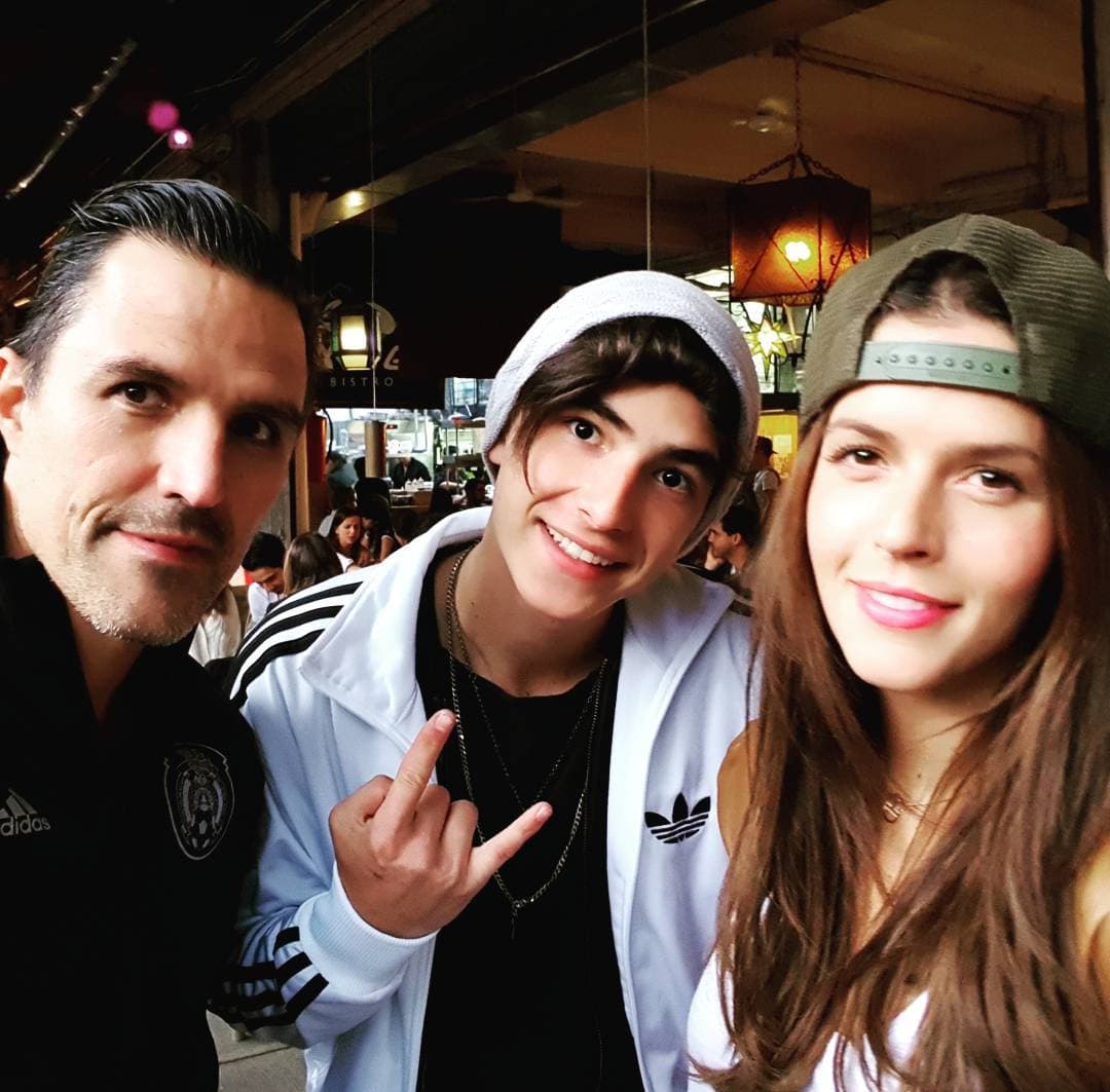 Claudia Álvarez es otra que ha declarado el gran amor que siente por Max y Alexandra, los hijos mayores de su esposo Billy Rovzar. “No me gusta decir que soy su madrastra, se escucha muy feo, pero soy su amiga”, dijo la actriz hace unos años.