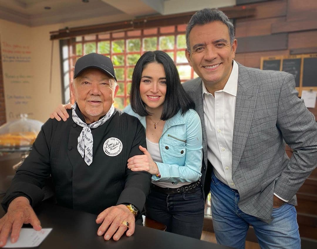 Después de 6 temporadas de estar ausente, Wendy González regresó en la décima temporada para realizar las entradas de la décima edición de 'Como dice el dicho' y regresa con su personaje de 'Isabel' para realizar algunas participaciones especiales dentro de los primeros capítulos de la onceava temporada.
<br>
<br>'Ramón' también regresa junto con su hija después de haber estado perdido un tiempo, para ayudar a su padre con la administración de la cafetería.