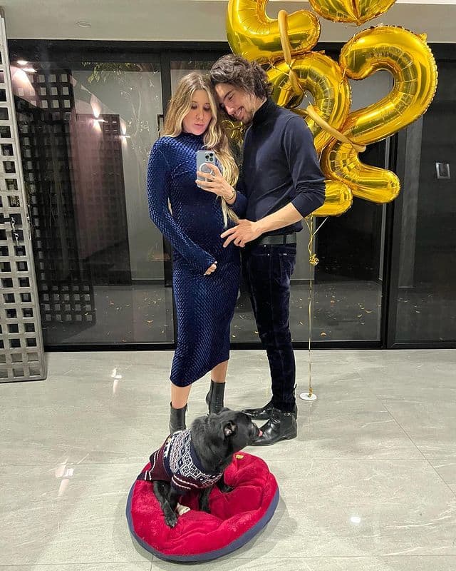 Álex Fernández muestra las pataditas de su bebé y paraliza la red