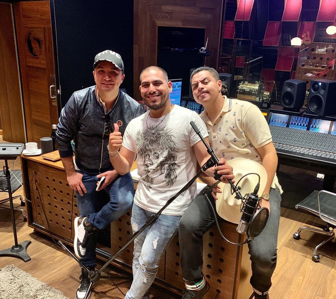 Grupo Firme y Espinoza Paz dan un adelanto de cómo sonará su colaboración