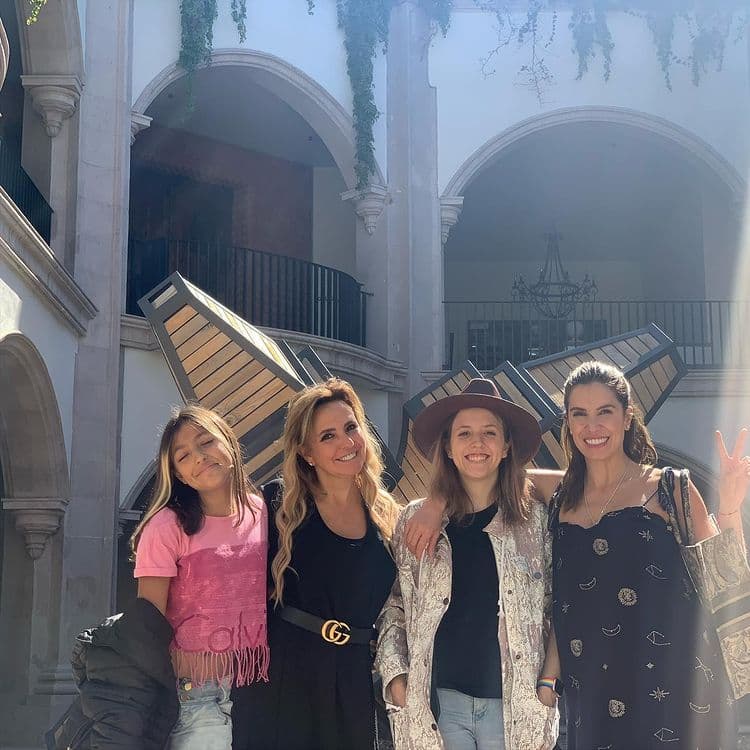 En otra grabación, Andrea Rodríguez habló sobre dicho episodio de su vida y destacó que sintió mucho miedo cuando el león jaló a Paulina: “Sentí que me la iba a arrancar, mi instinto fue jalarla y obviamente gritar… Solo quería que acabara ese momento y me devolvieran a mi hija”.