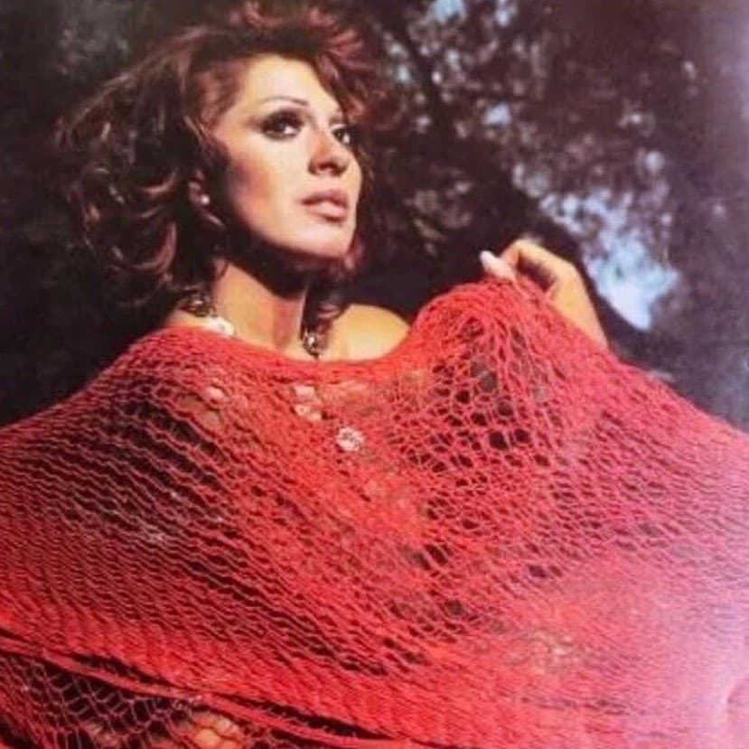 Ana Elena Noreña, conocida simplemente como Anel, nació el 10 de octubre de 1944. Fue modelo, vedette y actriz de cine, teatro y televisión.