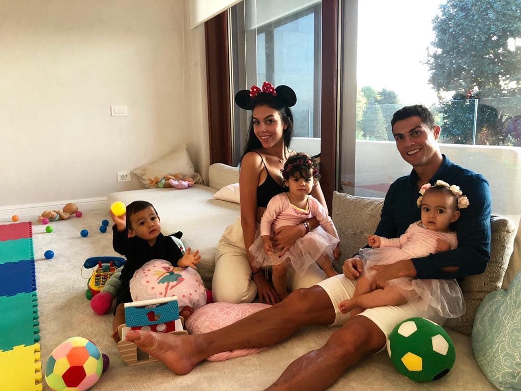 Cristiano Ronaldo presume a su familia