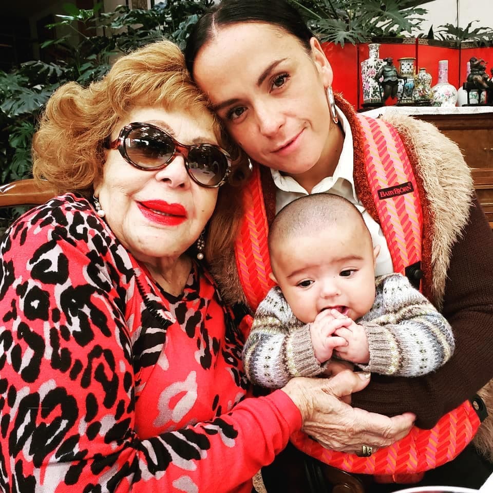 Desde el nacimiento de Apolo, mes con mes, tanto Enrique Guzmán como Mayela Laguna, ha ido celebrando la vida del pequeño.