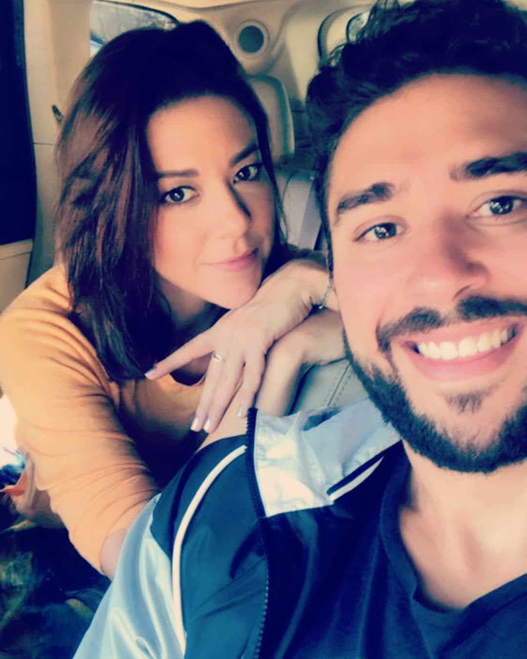 A diferencia de Fernanda Castillo, el joven se dedica al marketing.